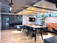 Einscheibenverglasung Loft im Industrielook als Glas-Trennwand im Aufenthaltsraum