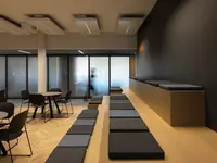 Glastrennwände mit Sichtschutz im Onyx-Gebäude in Baar schaffen eine klare Trennung der Bereiche und bewahren zugleich die offene Raumwirkung. Eine elegante Lösung für moderne Arbeits- und Begegnungszonen.