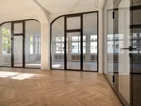 Raumhohe Ganzglaswände mit Doppelverglasung fügen sich passgenau in die historische Architektur an der Tödistrasse in Zürich ein. Die massgefertigten Rundanschlüsse und integrierten Glastüren verbinden den Charakter des Bestands mit einer modernen, lichtdurchfluteten Raumgestaltung.